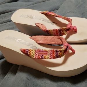 Flip flops platform